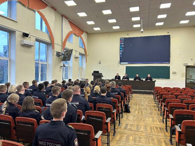 Сотрудники полиции провели встречу со слушателями  Нижегородской академии МВД России